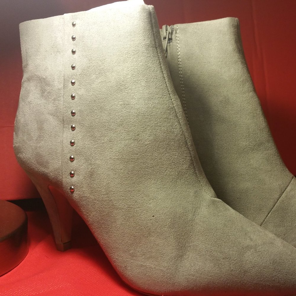 GREY BOOTIE W STUDS   SIZE 9